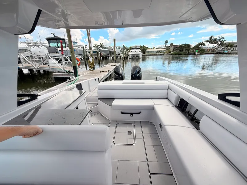 Slide: The Image of Aviara AV32 Outboard 2023 - 31