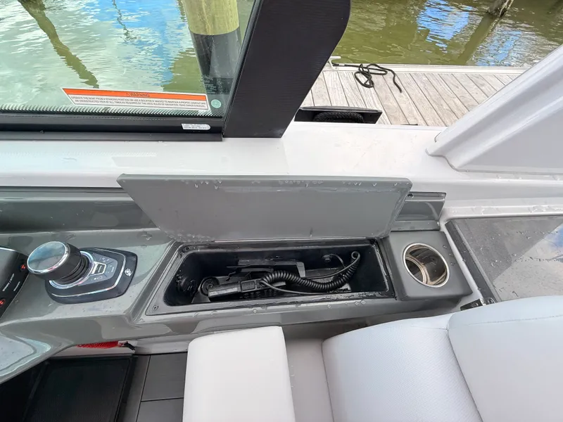 Slide: The Image of Aviara AV32 Outboard 2023 - 45