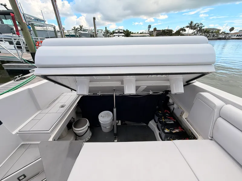 Slide: The Image of Aviara AV32 Outboard 2023 - 25