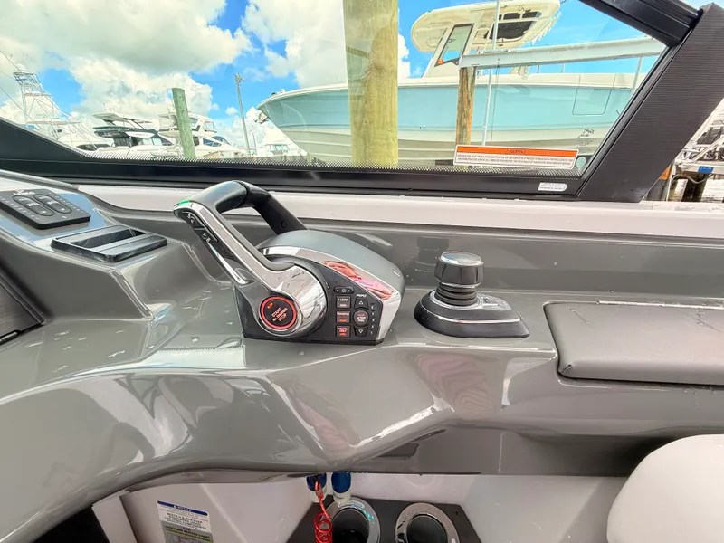 Slide: The Image of Aviara AV32 Outboard 2023 - 47