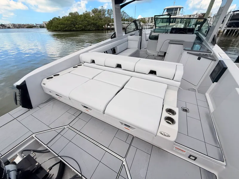 Slide: The Image of Aviara AV32 Outboard 2023 - 19