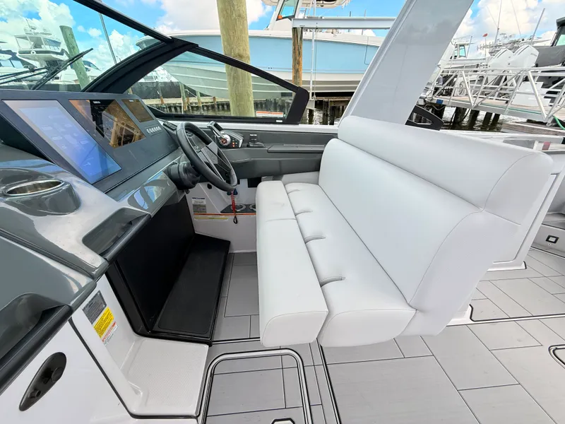Slide: The Image of Aviara AV32 Outboard 2023 - 43