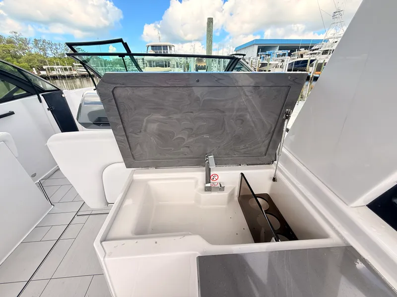 Slide: The Image of Aviara AV32 Outboard 2023 - 38
