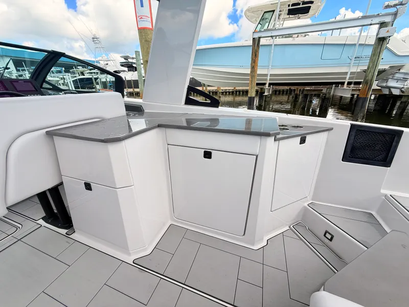 Slide: The Image of Aviara AV32 Outboard 2023 - 33