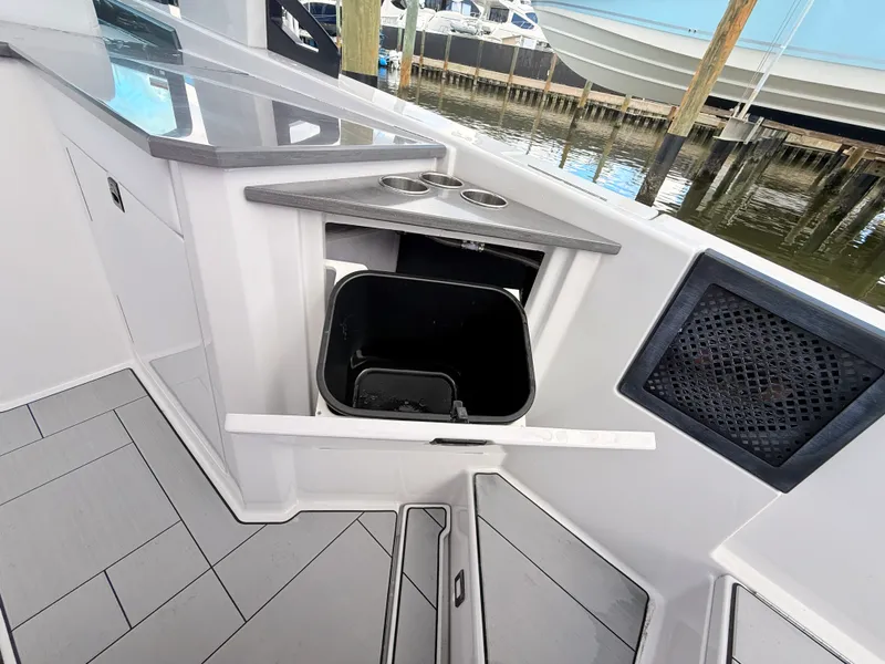 Slide: The Image of Aviara AV32 Outboard 2023 - 35