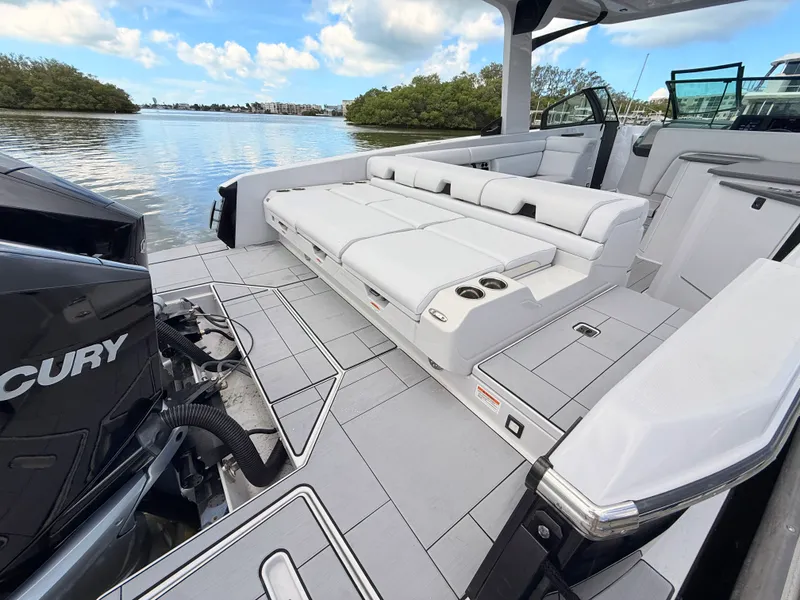 Slide: The Image of Aviara AV32 Outboard 2023 - 18