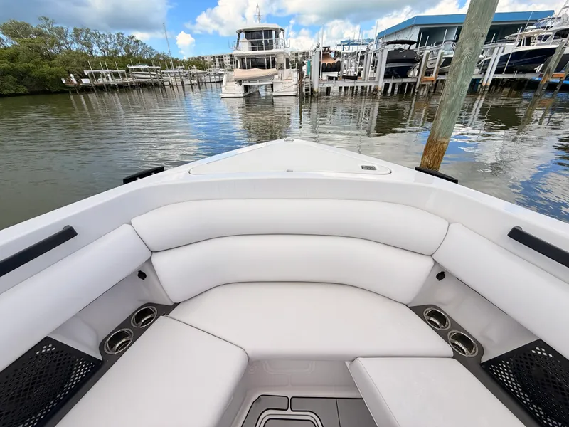 Slide: The Image of Aviara AV32 Outboard 2023 - 63