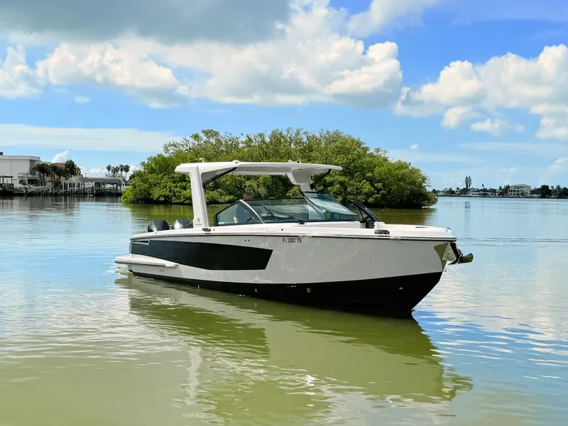 Slide: The Image of Aviara AV32 Outboard 2023 - 13