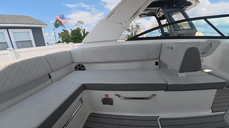 Slide: The Image of Sea Ray SDX 250 Outboard 2027 - 11