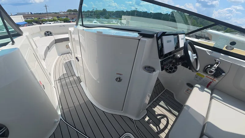 Slide: The Image of Sea Ray SDX 250 Outboard 2027 - 17