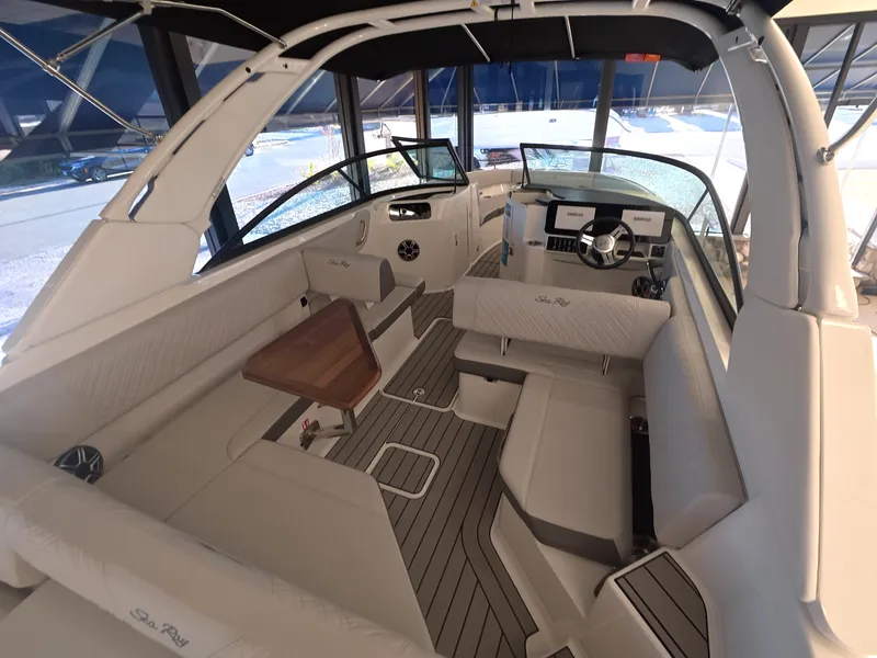 Slide: The Image of Sea Ray SDX 250 Outboard 2027 - 4
