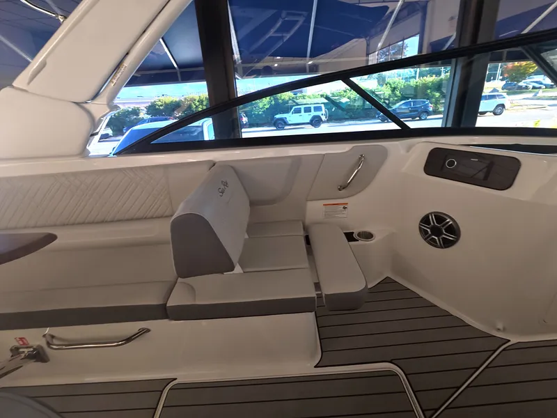 Slide: The Image of Sea Ray SDX 250 Outboard 2027 - 8