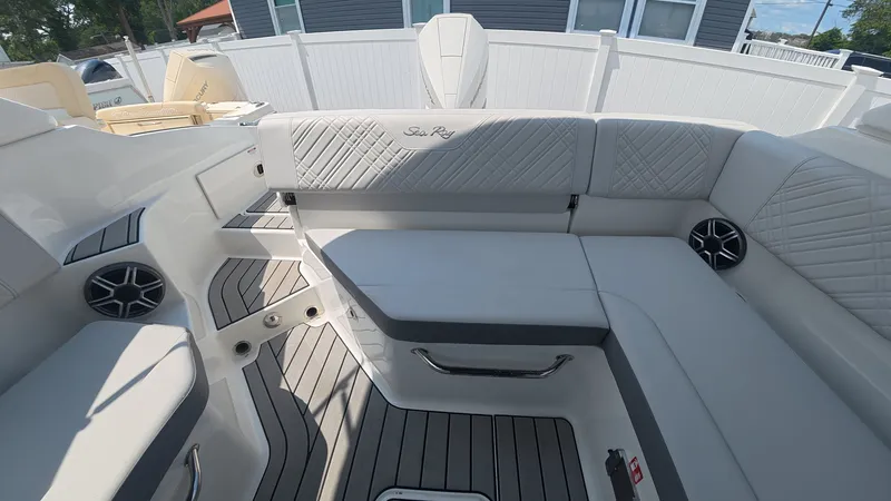 Slide: The Image of Sea Ray SDX 250 Outboard 2027 - 7