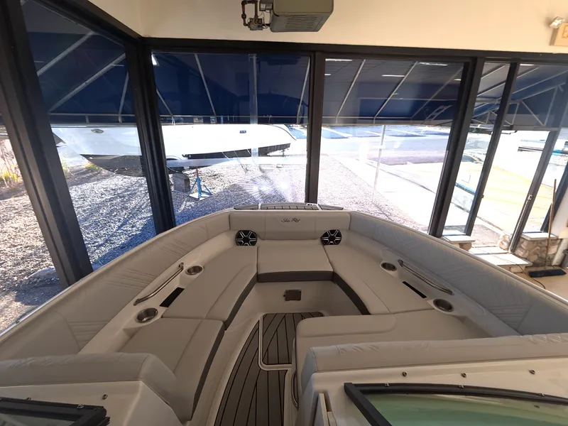 Slide: The Image of Sea Ray SDX 250 Outboard 2027 - 17