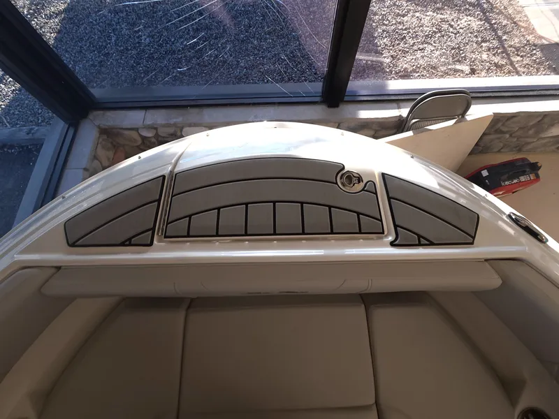 Slide: The Image of Sea Ray SDX 250 Outboard 2027 - 19