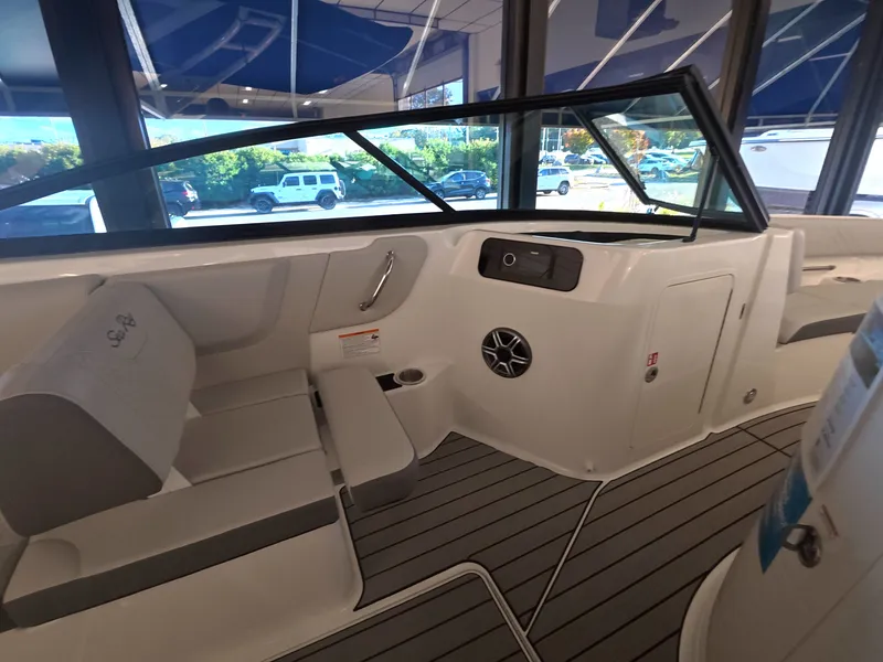 Slide: The Image of Sea Ray SDX 250 Outboard 2027 - 9