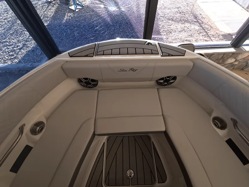 Slide: The Image of Sea Ray SDX 250 Outboard 2027 - 18