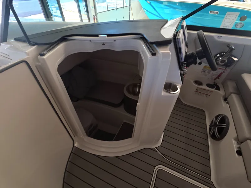 Slide: The Image of Sea Ray SDX 250 Outboard 2027 - 15