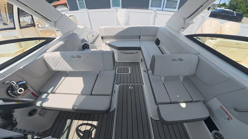 Slide: The Image of Sea Ray SDX 250 Outboard 2027 - 13