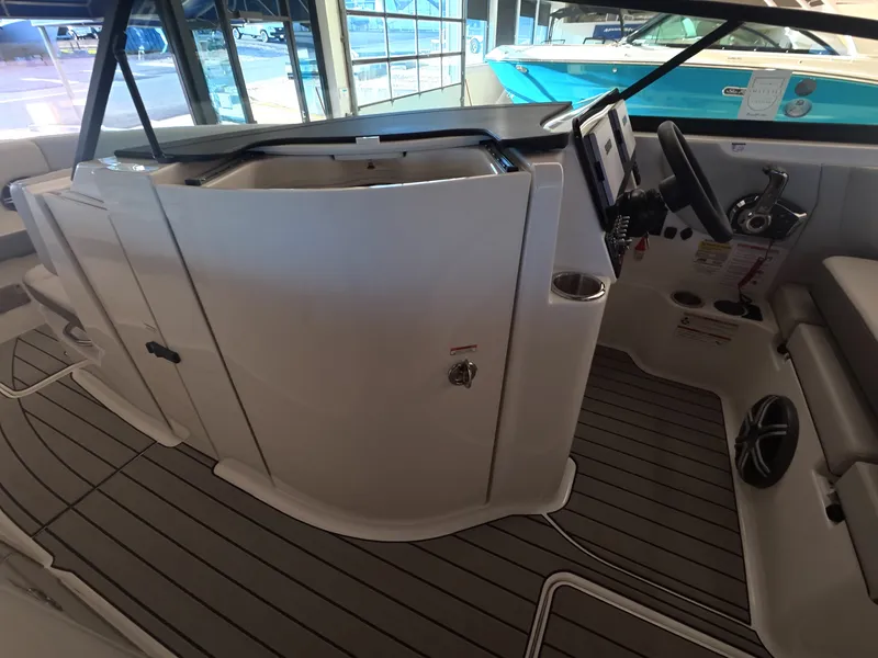 Slide: The Image of Sea Ray SDX 250 Outboard 2027 - 14