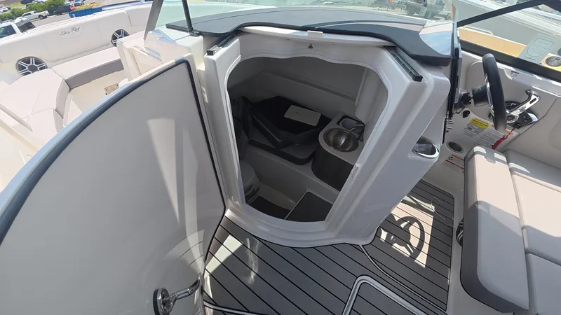 Slide: The Image of Sea Ray SDX 250 Outboard 2027 - 18