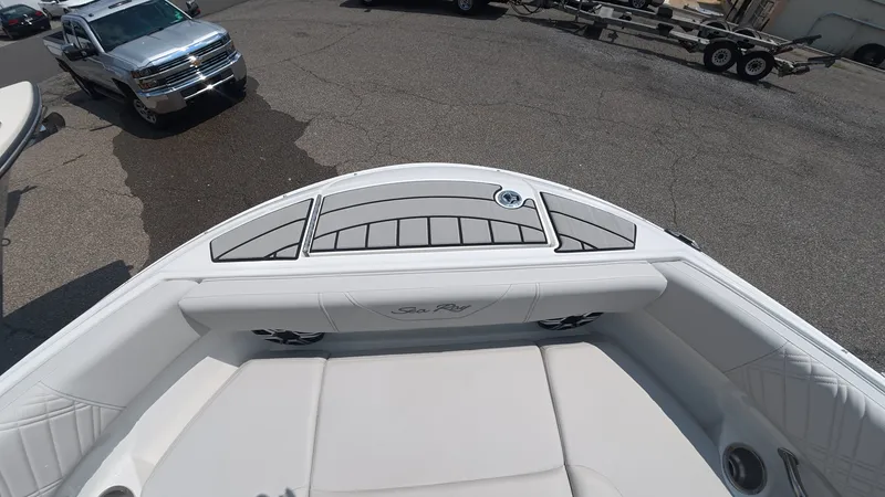 Slide: The Image of Sea Ray SDX 250 Outboard 2027 - 21