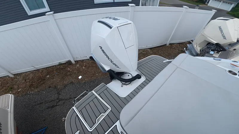 Slide: The Image of Sea Ray SDX 250 Outboard 2027 - 3