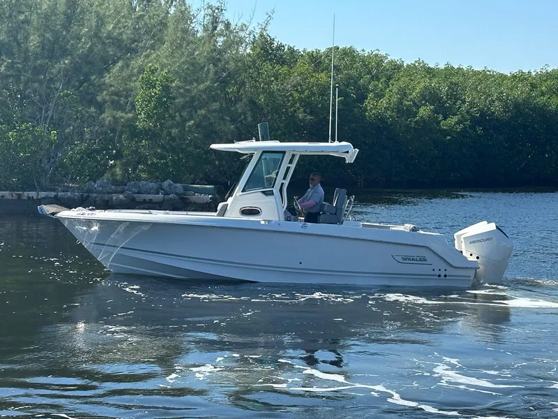 The Image of Boston Whaler 250 Outrage 2027 - 0