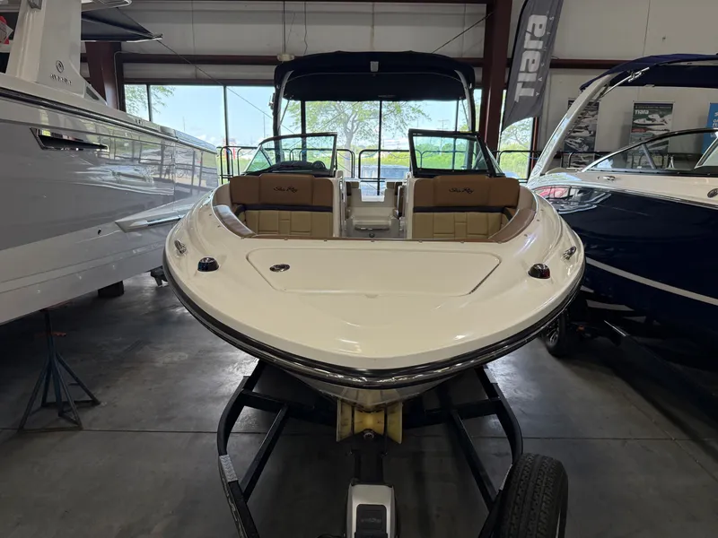 Slide: The Image of Sea Ray SLX 250 2016 - 7