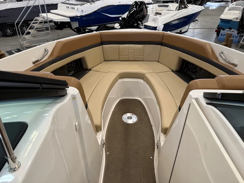 Slide: The Image of Sea Ray SLX 250 2016 - 4
