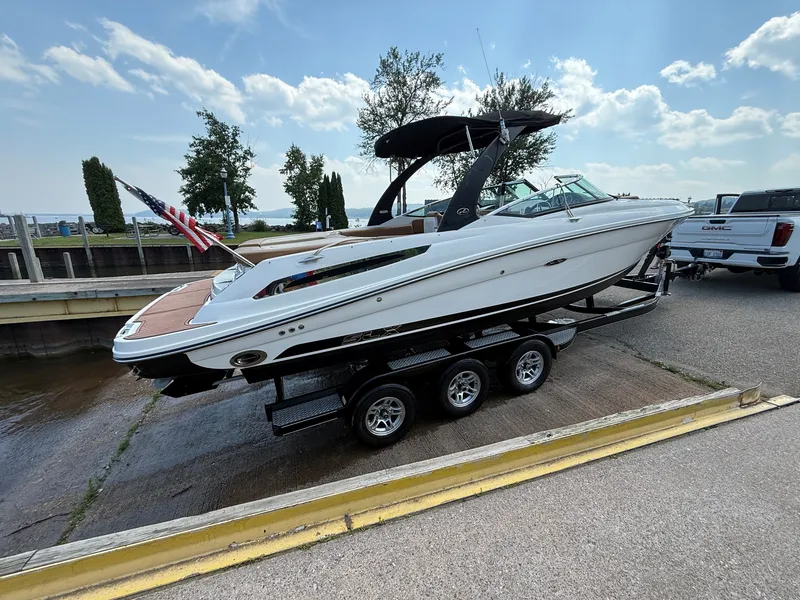 Slide: The Image of Sea Ray SLX 250 2016 - 22