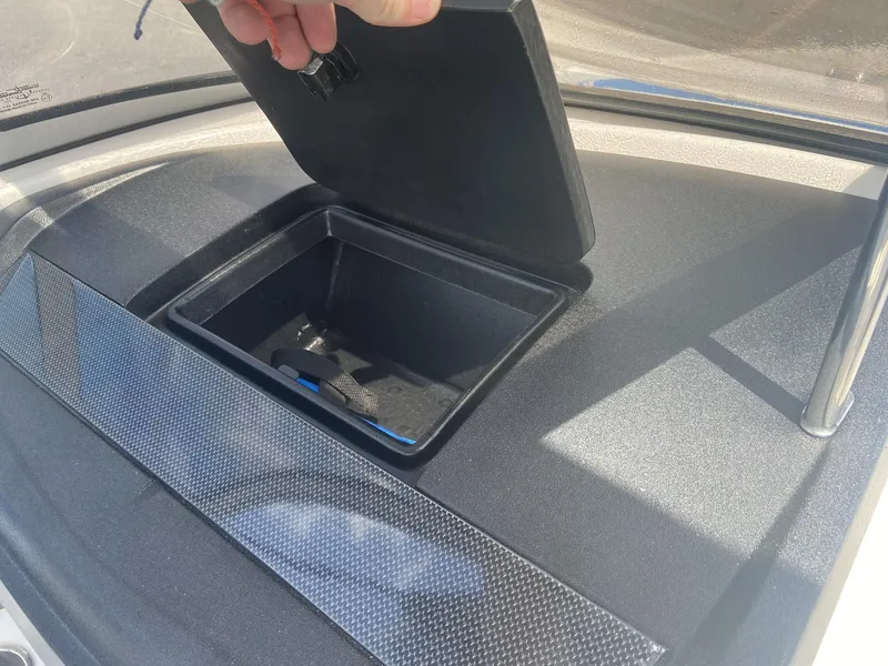 Slide: The Image of Regal 1900 w/Mercruiser 4.3L & Trailer 2012 - 10