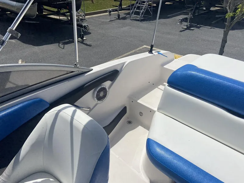 Slide: The Image of Regal 1900 w/Mercruiser 4.3L & Trailer 2012 - 22