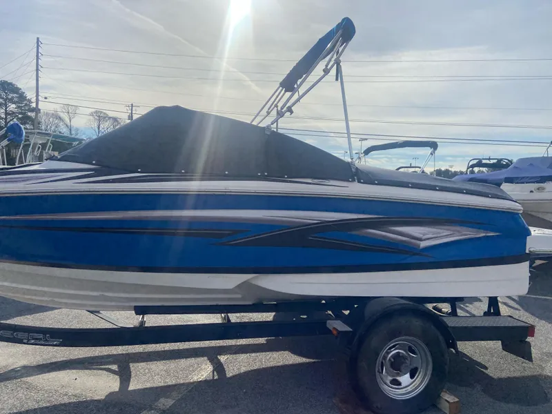 Slide: The Image of Regal 1900 w/Mercruiser 4.3L & Trailer 2012 - 28