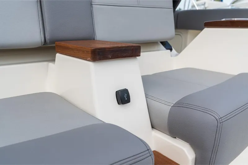 Slide: The Image of Boston Whaler 360 Outrage 2023 - 105