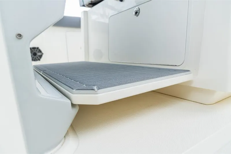 Slide: The Image of Boston Whaler 360 Outrage 2023 - 111