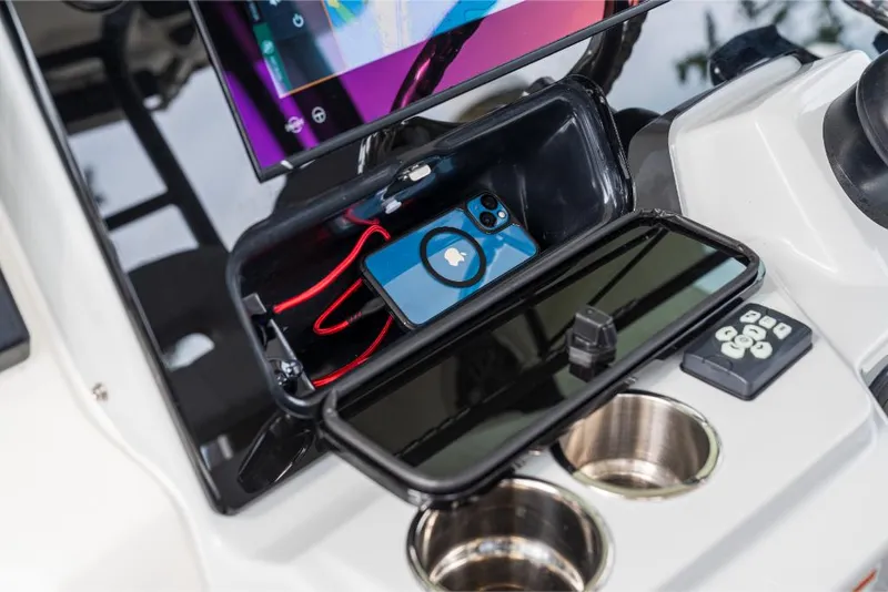 Slide: The Image of Boston Whaler 360 Outrage 2023 - 114