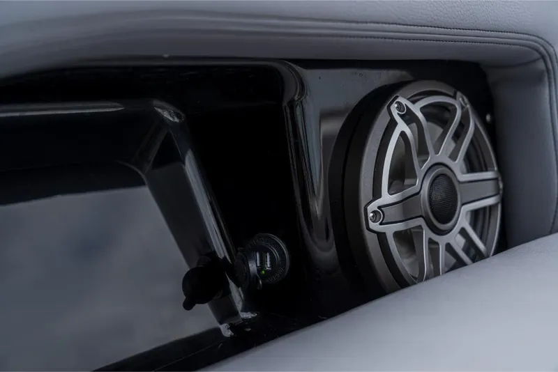 Slide: The Image of Boston Whaler 360 Outrage 2023 - 130