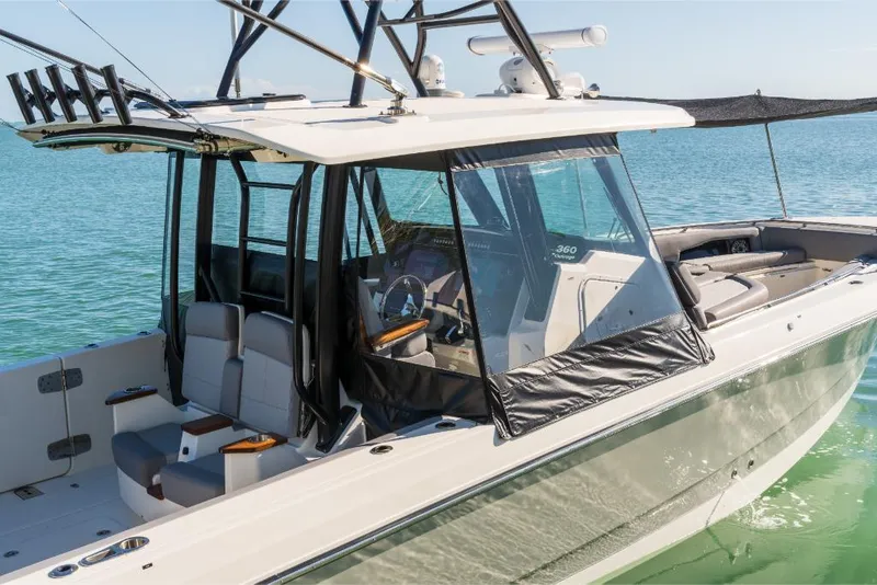 Slide: The Image of Boston Whaler 360 Outrage 2023 - 156