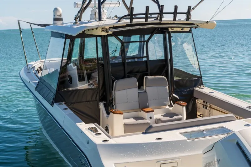 Slide: The Image of Boston Whaler 360 Outrage 2023 - 160