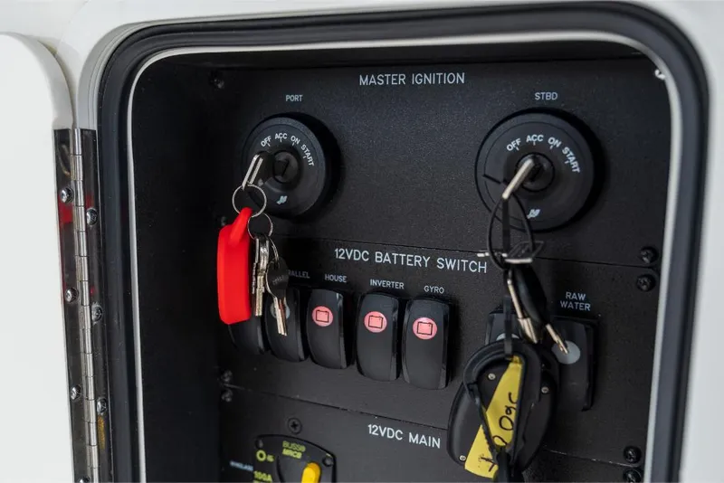 Slide: The Image of Boston Whaler 360 Outrage 2023 - 83