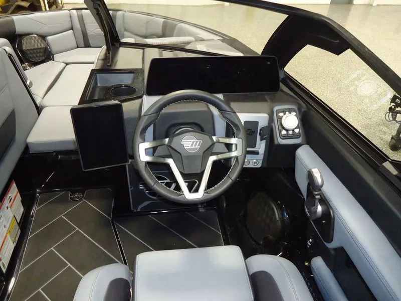 Slide: The Image of Malibu Boats 23 LSV 2025 - 7