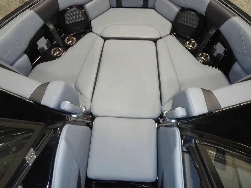 Slide: The Image of Malibu Boats 23 LSV 2025 - 3