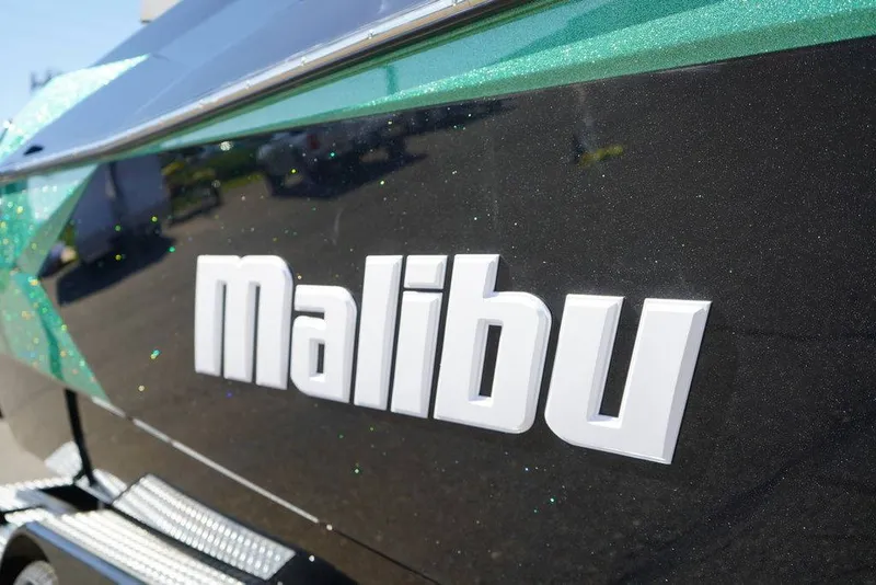 Slide: The Image of Malibu Boats 23 LSV 2025 - 8