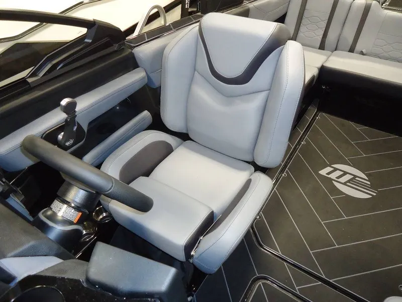 Slide: The Image of Malibu Boats 23 LSV 2025 - 9