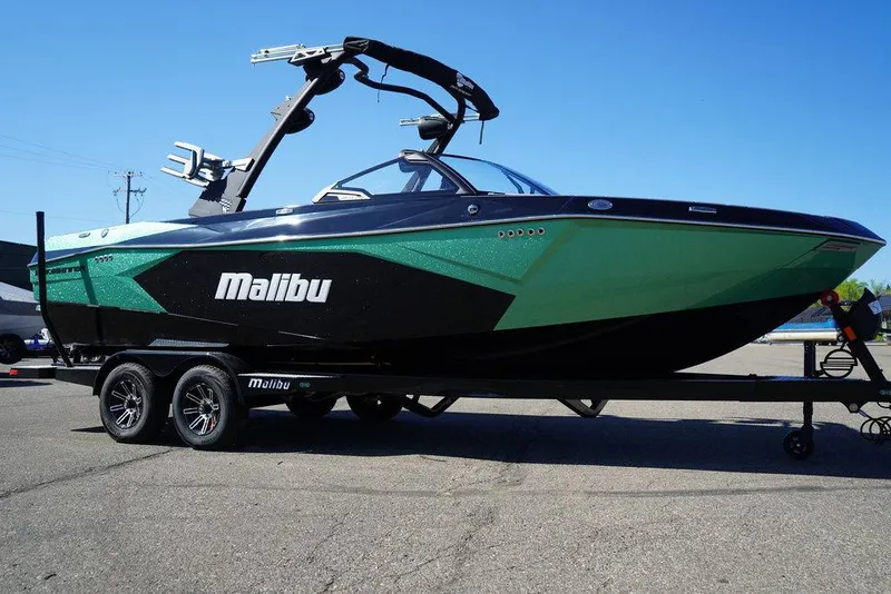 Slide: The Image of Malibu Boats 23 LSV 2025 - 16