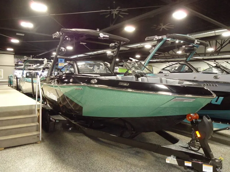 Slide: The Image of Malibu Boats 23 LSV 2025 - 14