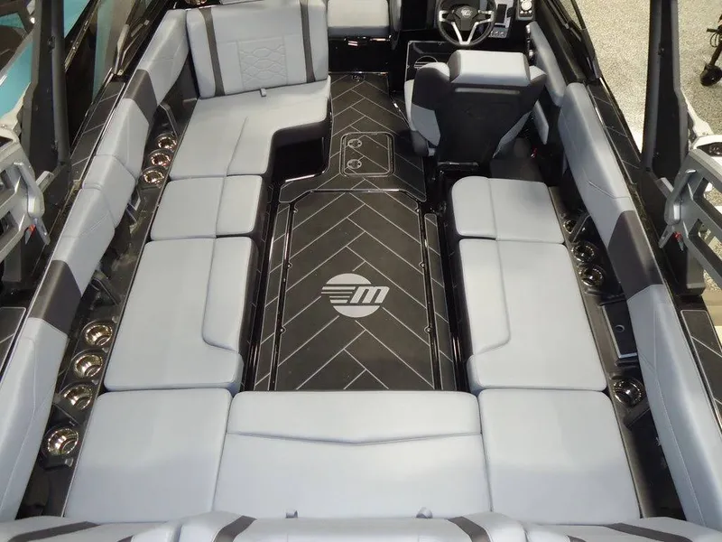 Slide: The Image of Malibu Boats 23 LSV 2025 - 1