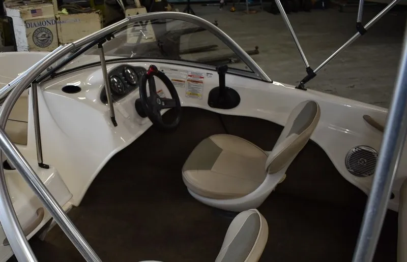 Slide: The Image of Bayliner 160 Bowrider 2016 - 10