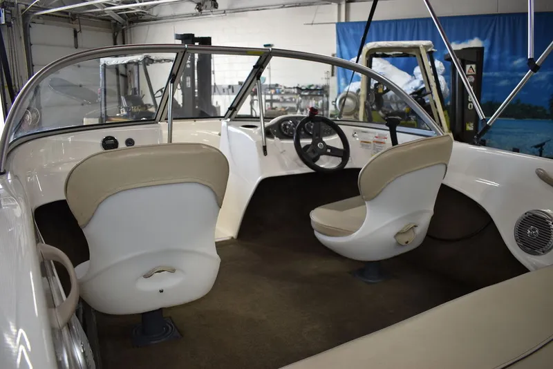 Slide: The Image of Bayliner 160 Bowrider 2016 - 15